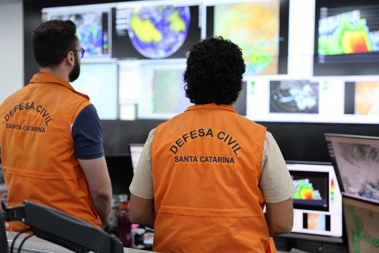 Chuva Persistente em Santa Catarina: Defesa Civil  Alerta para Risco de Alagamentos e Deslizamentos